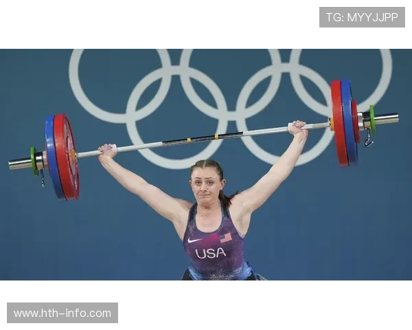 世锦赛女子77公斤级里弗斯冲双纪录，美国名将挑战极限